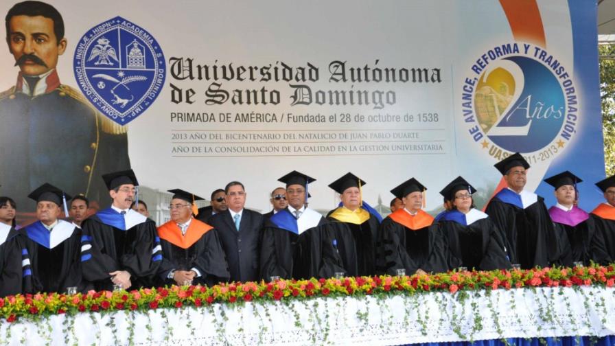 UASD gradúa 1,580 profesionales