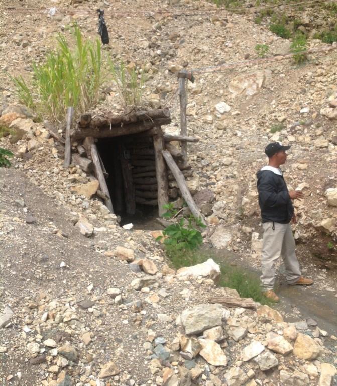 Mueren dos obreros dentro de mina de Larimar en Bahoruco