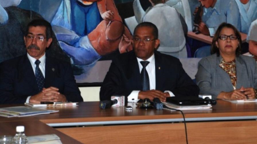 Rector UASD cede ante presión de reajuste salarial; propone aumento de 15%