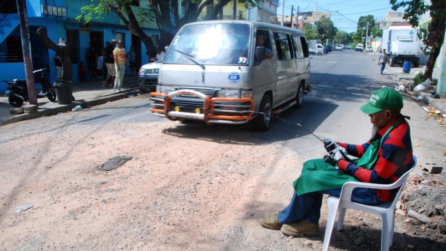 Enormes boquetes en la Juan E. Jiménez
