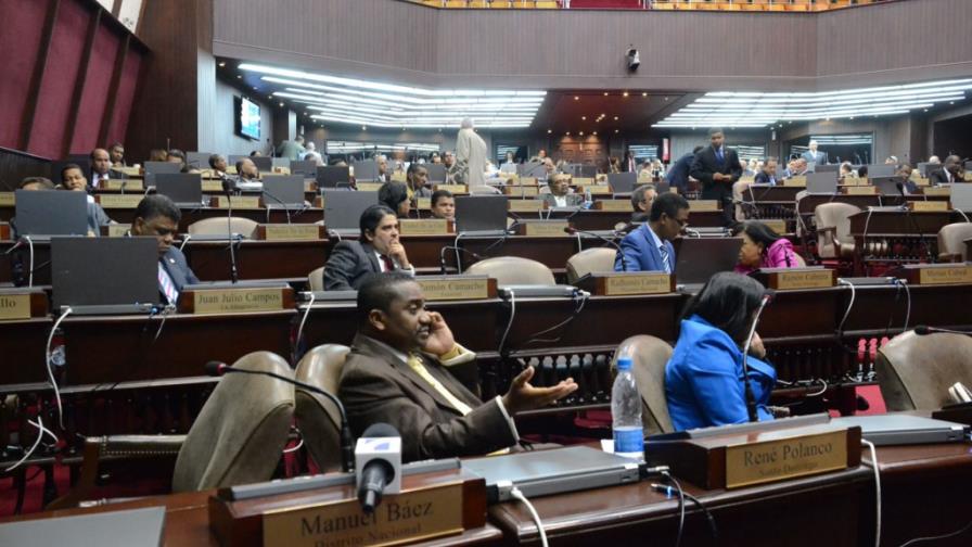 Comisión de la Cámara de Diputados desiste de cobrar RD$20 para 911 Comisión de la Cámara de Diputados desiste de cobrar RD$20 para 911