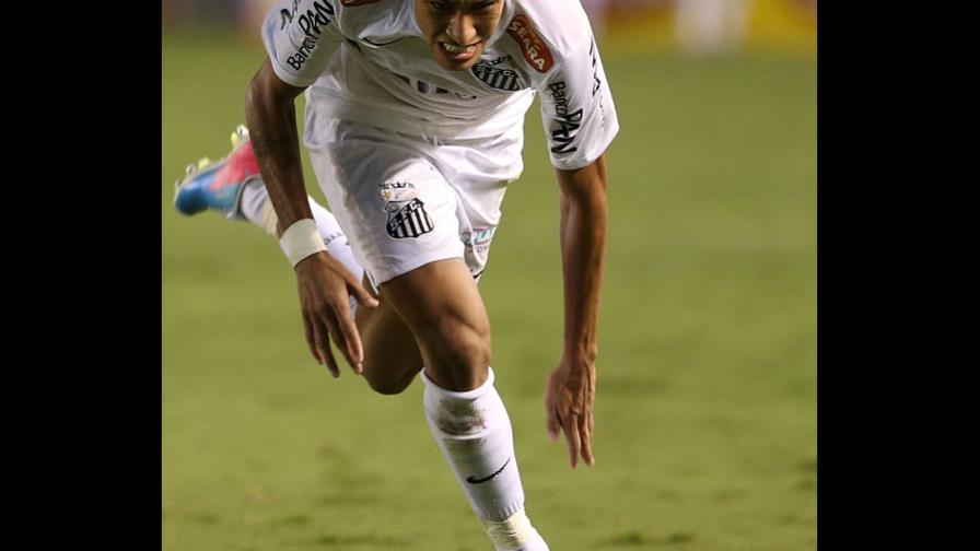 Club Santos acepta ofertas por jugador Neymar