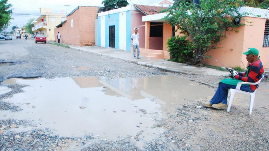 Aceras y calles de Los Mameyes son un peligro