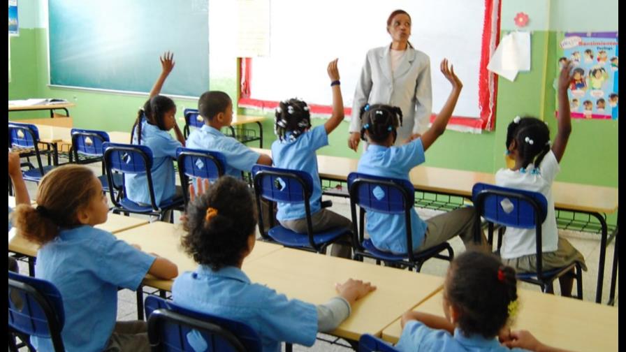 Danilo Medina asegura cumple con presupuesto 4% educación