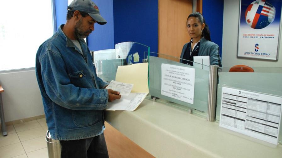 Impuesto a placas vehículos generará RD$3,200 millones Impuesto a placas vehículos generará RD$3,200 millones
