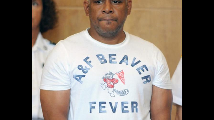 Acusan a un dominicano de lanzar mujer de vehículo en marcha