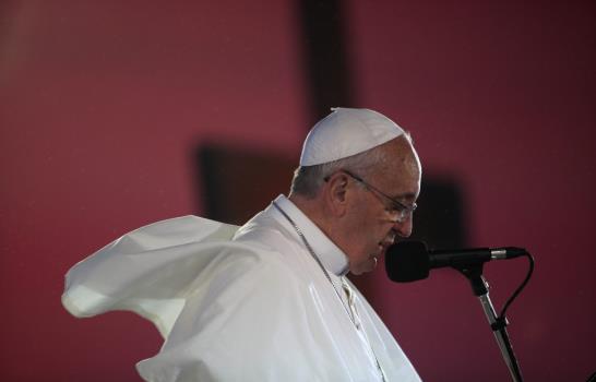 El papa exhorta a jóvenes a hacer lío