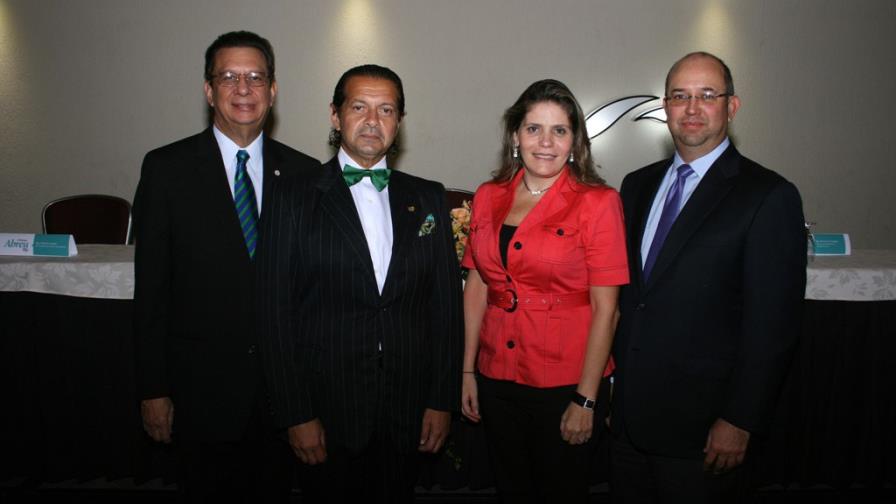 Gradúan especialistas en distintas áreas