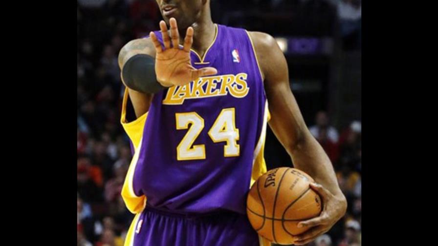 Kobe Bryant firma por dos campañas más