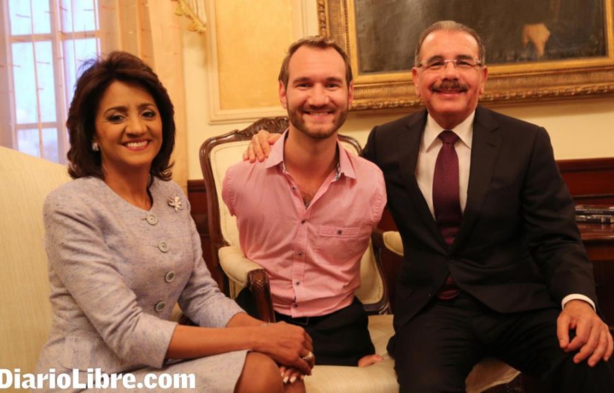 El presidente Medina recibe a Nick Vujicic