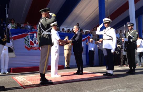 Comienza el tradicional desfile militar Comienza el tradicional desfile militar