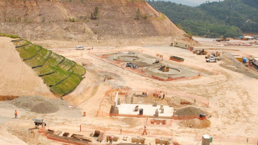 La Barrick dice que sus compromisos financieros dificultan modificar contrato