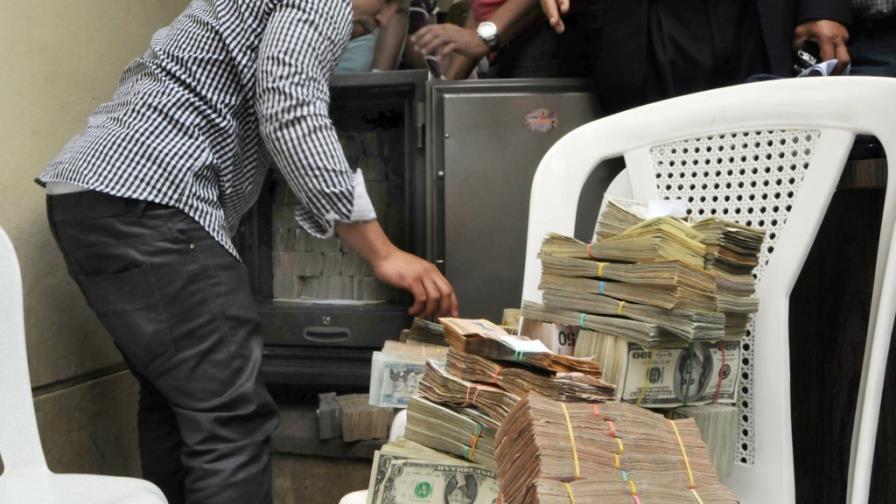 Acusan mujer de lavar RD$100 MM