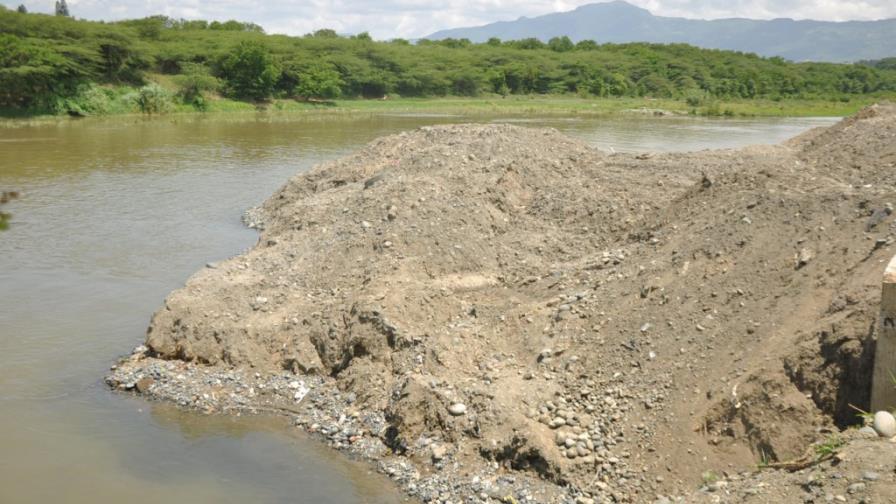Medio Ambiente da marcha atrás y paraliza el proyecto Paseo del Yaque, en Santiago