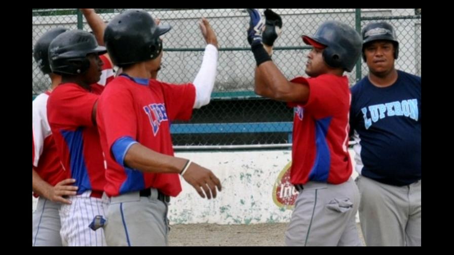 Simón Bolívar y Capotillo avanzan a la final