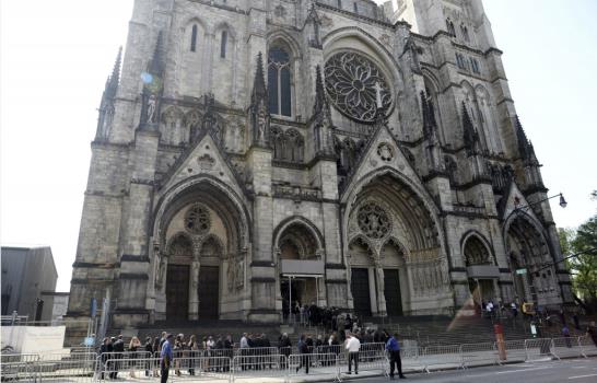 Multitudinaria despedida a Gandolfini en catedral de Nueva York