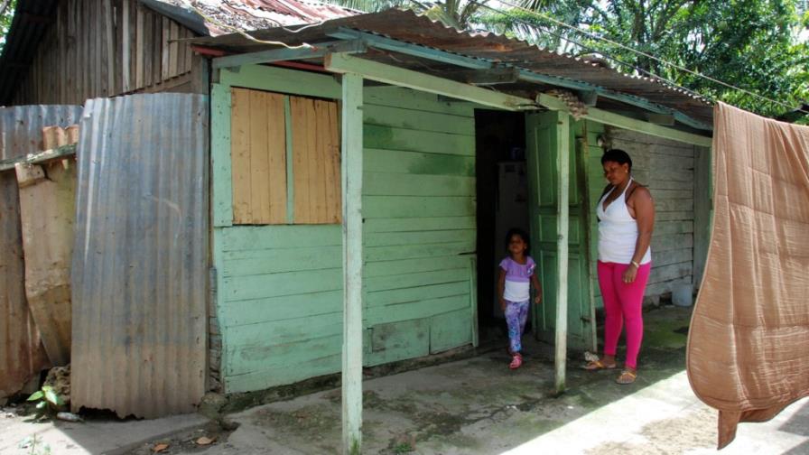 Denuncian que en La Barquita los dueños sacan a los inquilinos de las casas