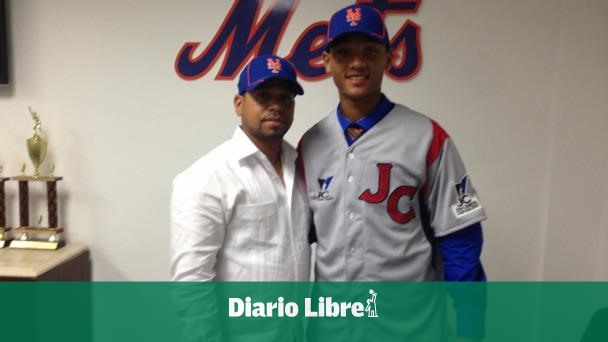 Mets firman varios prospectos con bonos sobre millón de dólares