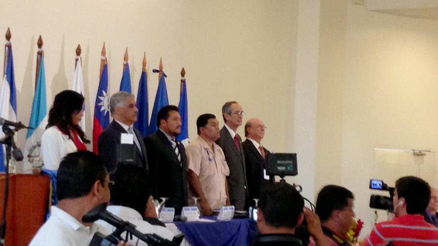 Hipólito y Vargas Maldonado bajan la tensión y se saludan en Nicaragua Hipólito y Vargas Maldonado bajan la tensión y se saludan en Nicaragua