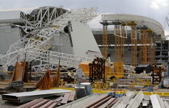 Se derrumbó estadio donde se inaugurará Mundial de Fútbol del 2014 Se derrumbó estadio donde se inaugurará Mundial de Fútbol del 2014