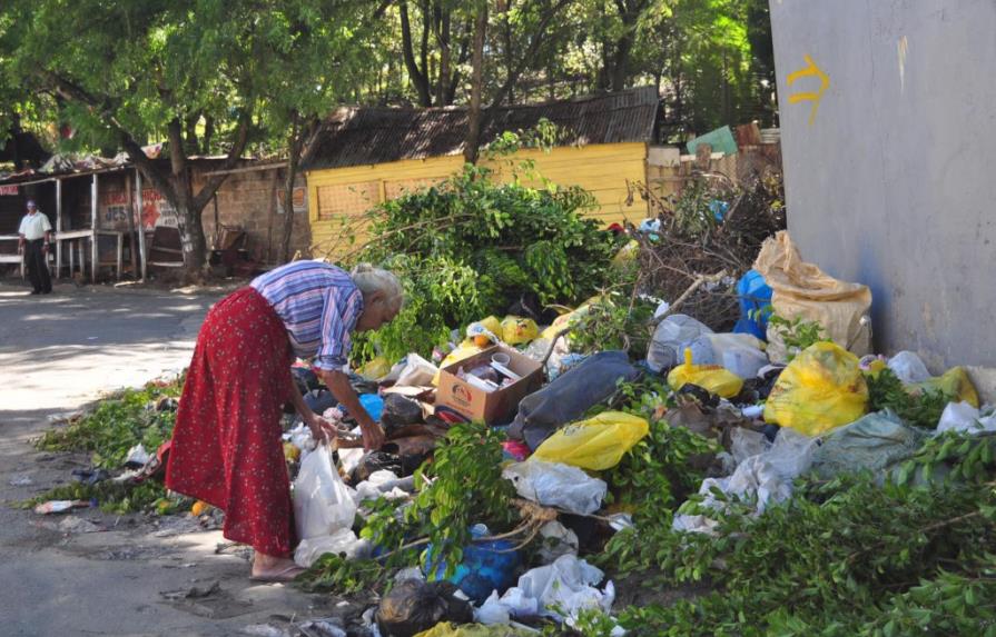 Fiscalía prohíbe al Ayuntamiento de Santiago apresamientos por lanzar basura