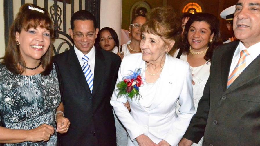 Emotivo recibimiento a sobrina tataranieta de Juan Pablo Duarte Emotivo recibimiento a sobrina tataranieta de Juan Pablo Duarte
