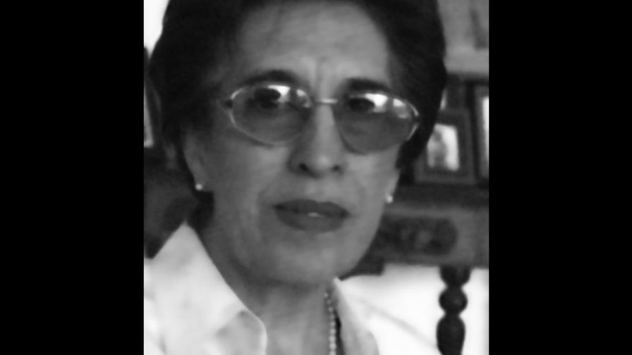 Una mujer dirige por primera vez la Academia de la Lengua de Ecuador