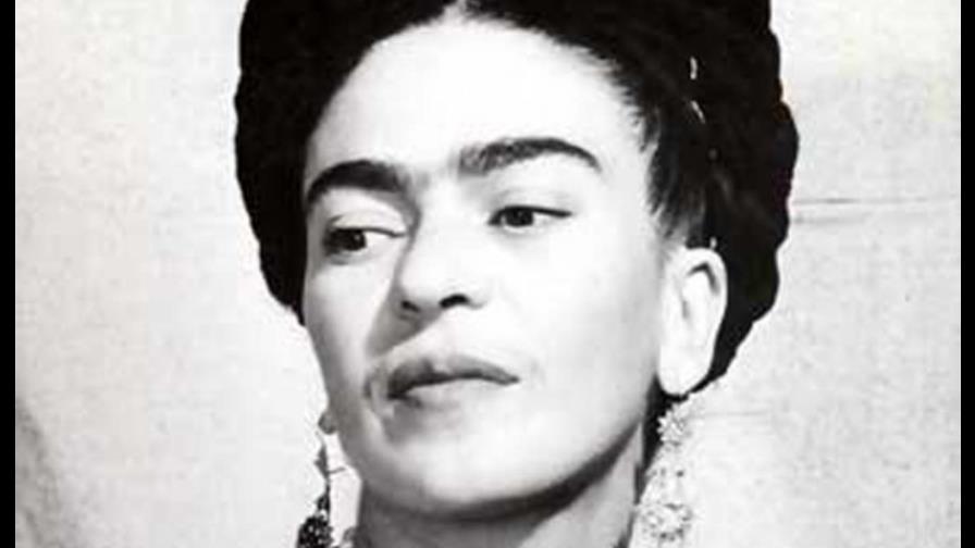 Frida Kahlo en treinta retratos