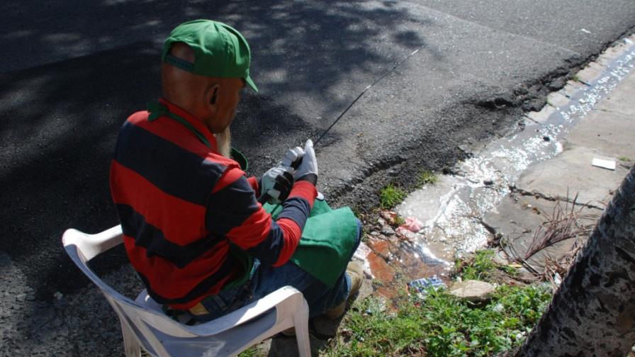 Fuga de agua potable inquieta residentes Gascue