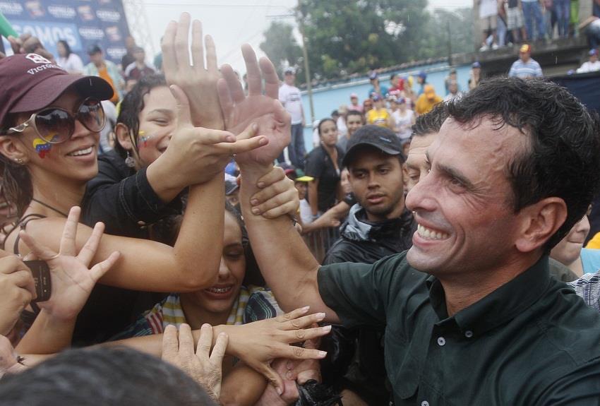 Capriles acusa a Maduro de destruir la economía con otra devaluación