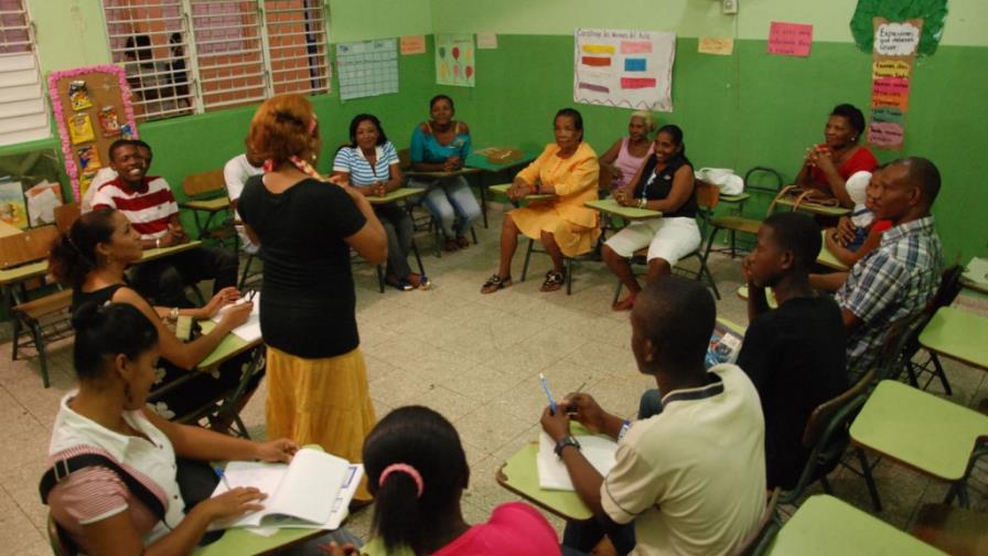 Más de 210 mil personas hacen esfuerzos por salir del analfabetismo