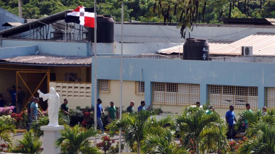 Encuentran armas y drogas durante requisa en cárcel Rafey