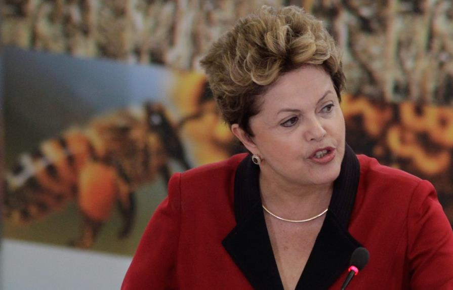 Presidenta de Brasil se reúne con jóvenes
