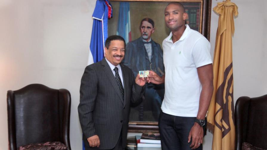 Al Horford recibe su primera cédula