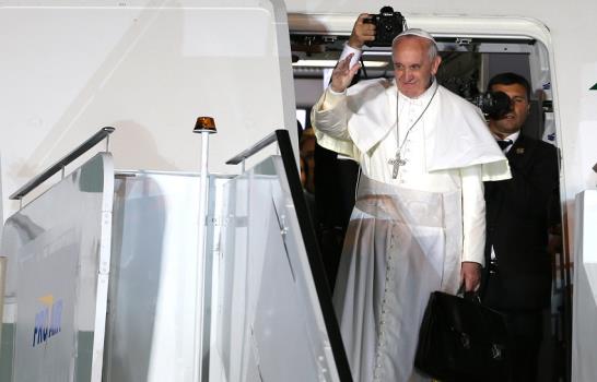 El papa parte de Brasil hacia Roma tras una visita de una semana
