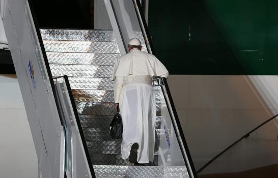 El papa parte de Brasil hacia Roma tras una visita de una semana