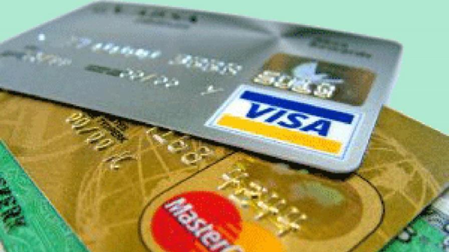 Funcionarios deben devolver sus tarjetas de crédito Funcionarios deben devolver sus tarjetas de crédito