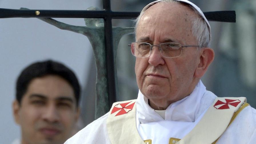 Papa llama a obispos no sentirse príncipes