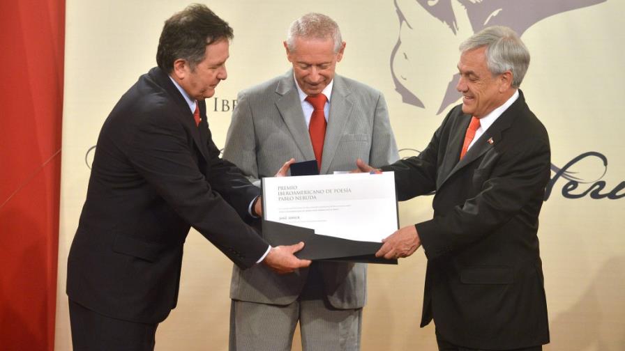 El poeta José Kózer recibe Premio Iberoamericano de Poesía Pablo Neruda