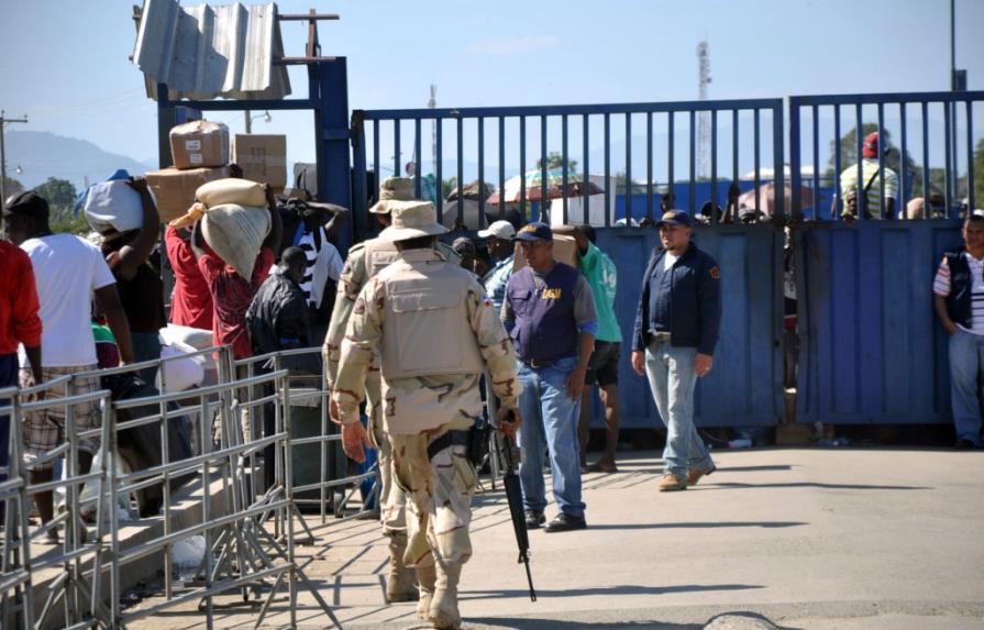 Danilo Medina pide a militares en la frontera actuar sin exceso y que no se dejen provocar