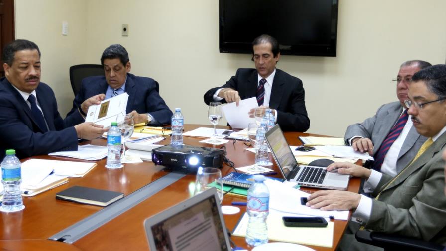 Comisión revisa observaciones al Plan Nacional de Regularización