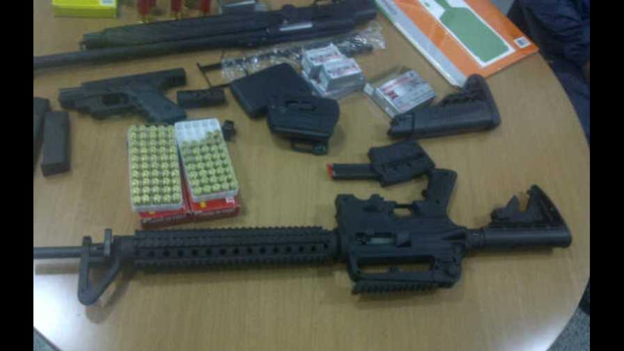 Detienen estadounidense que trató de introducir varios fusiles de asalto al país Detienen estadounidense que trató de introducir varios fusiles de asalto al país