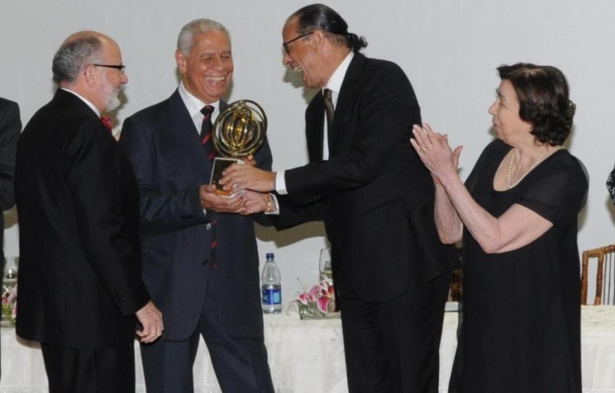 Luis Rafael Sánchez recibe Premio Internacional Pedro Henríquez Ureña