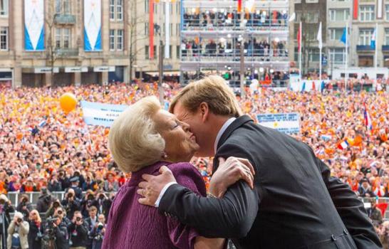 Las ceremonias del traspaso de poder en Holanda, bajo un protocolo flexible