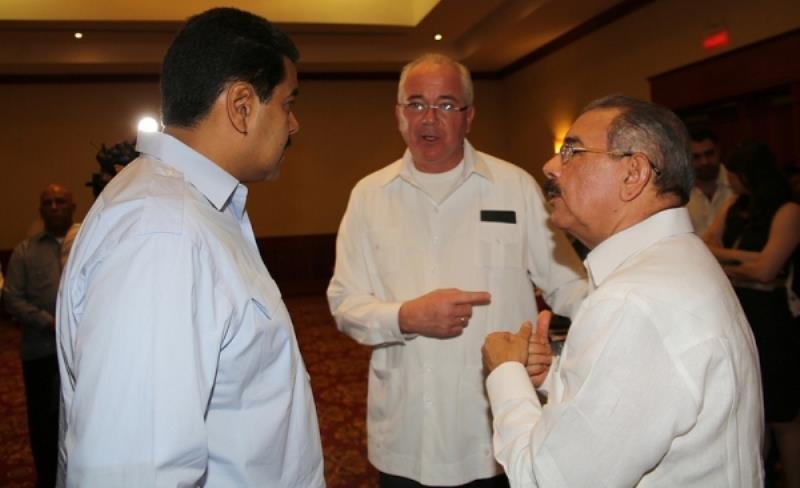 Gobernantes de Petrocaribe discuten enlazar a sus países vía aérea y marítima