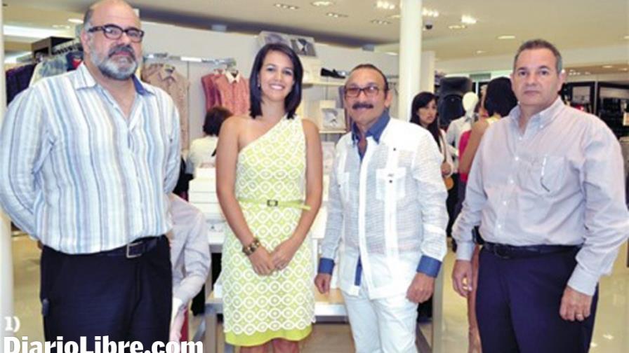 Arcadio Díaz exhibe nueva colección de guayaberas