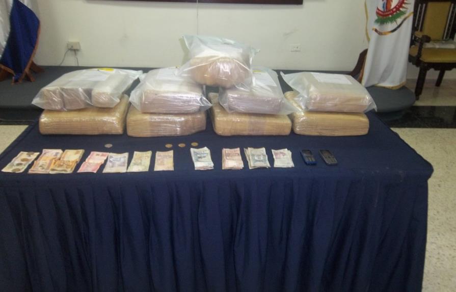 Decomisan 11 pacas de droga en mercado binacional de Pedernales