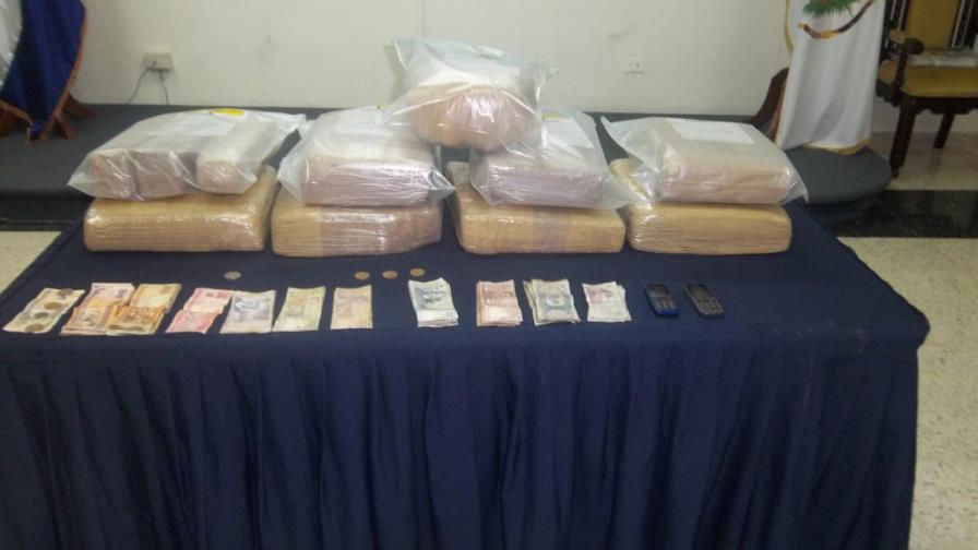 Decomisan 11 pacas de droga en mercado binacional de Pedernales Decomisan 11 pacas de droga en mercado binacional de Pedernales