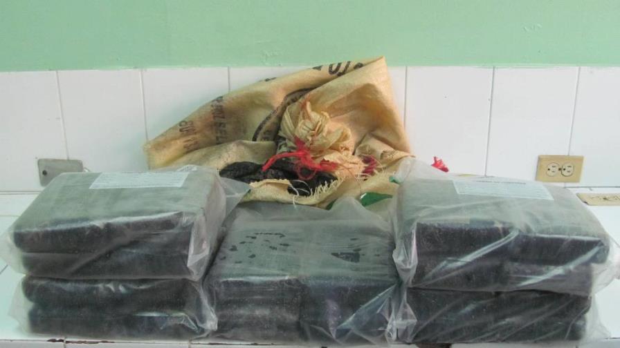 DNCD captura a cuatro hombres y ocupa 25 paquetes cocaína en Miches