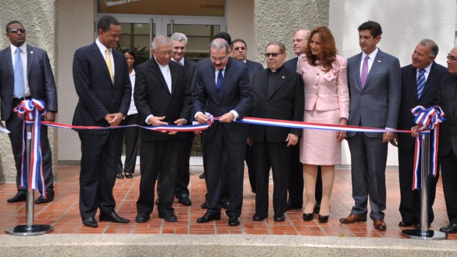 Danilo Medina inaugura edificio de postgrado de la PUCMM en Santiago Danilo Medina inaugura edificio de postgrado de la PUCMM en Santiago